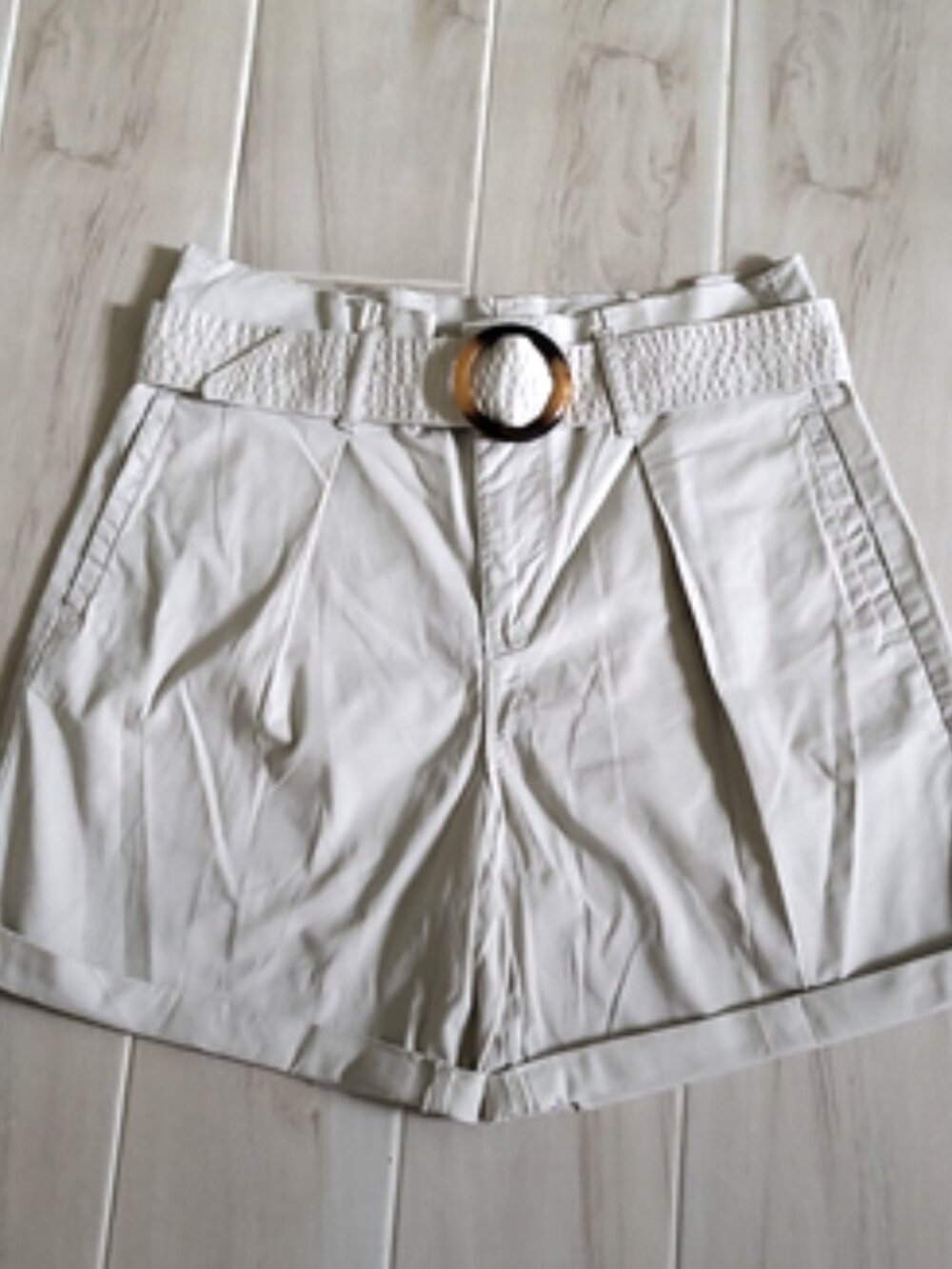 Gloria Vanderbilt Cream Beige High-Rise Pleated Shorts  Woven Belt Size 10